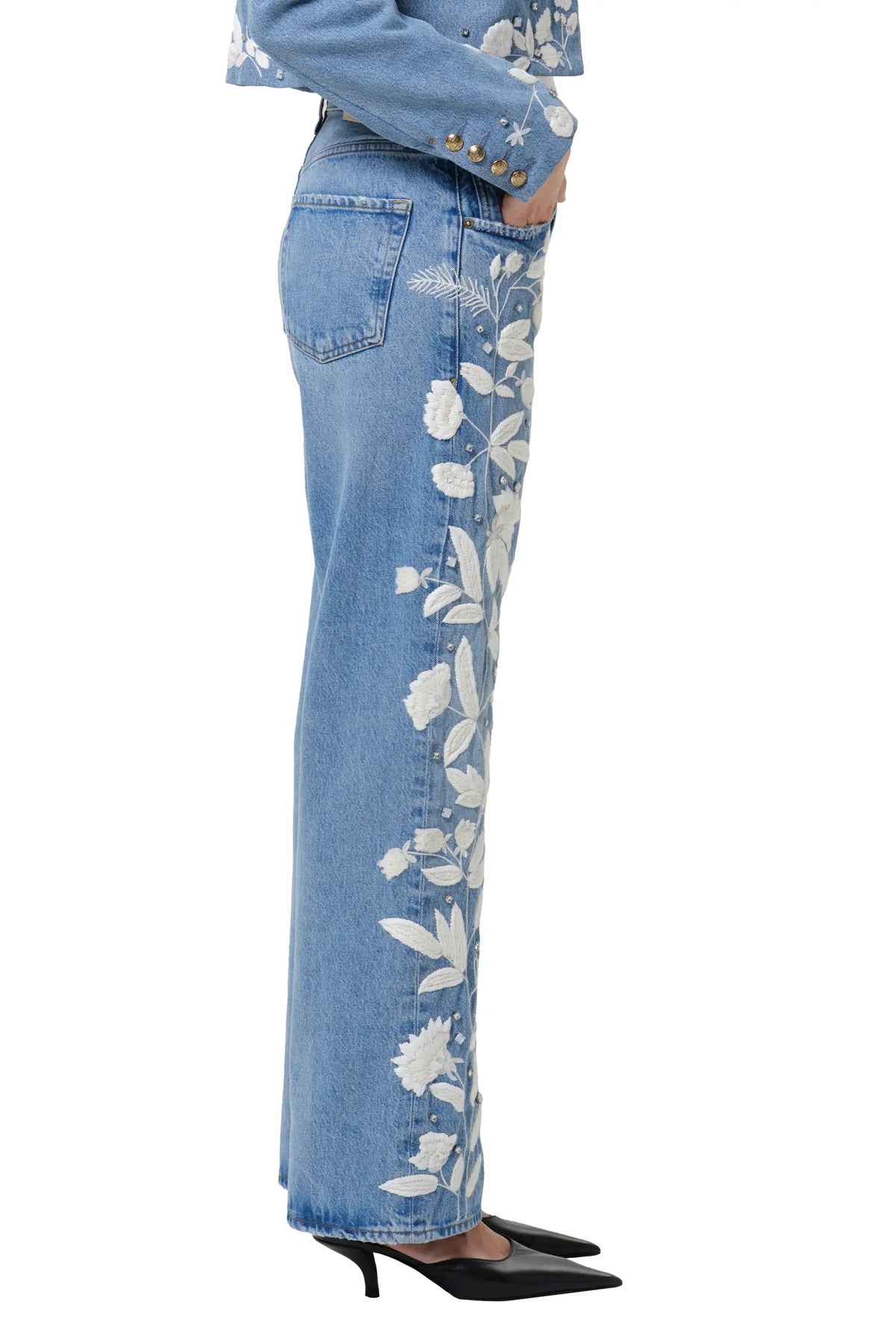 LINDZ EASY STRAIGHT W/ FLORAL EMBROIDERY