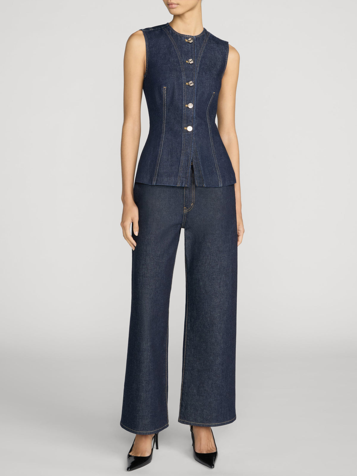 THE FORM VEST