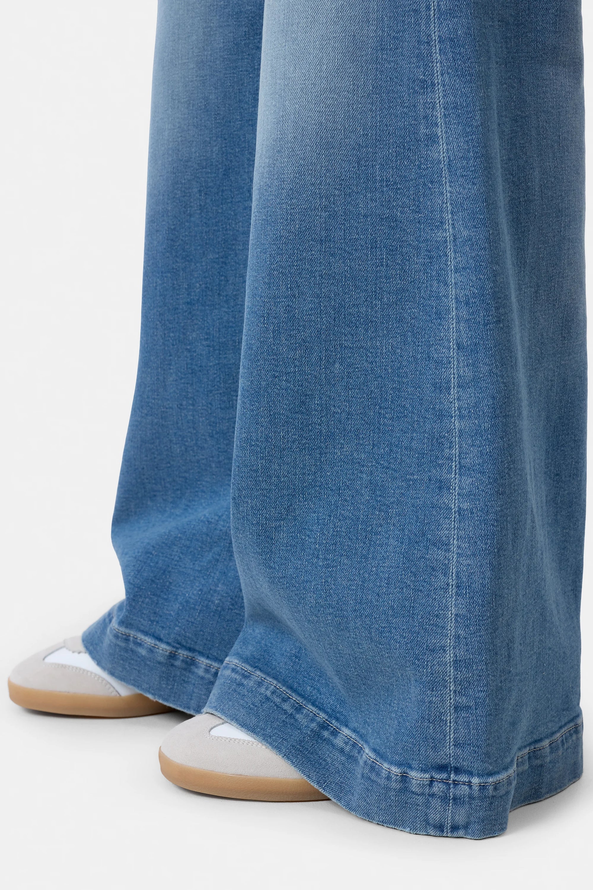 GLOW UP WIDE JEANS