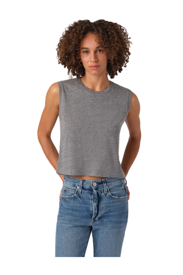 SLEEVELESS BABE TEE