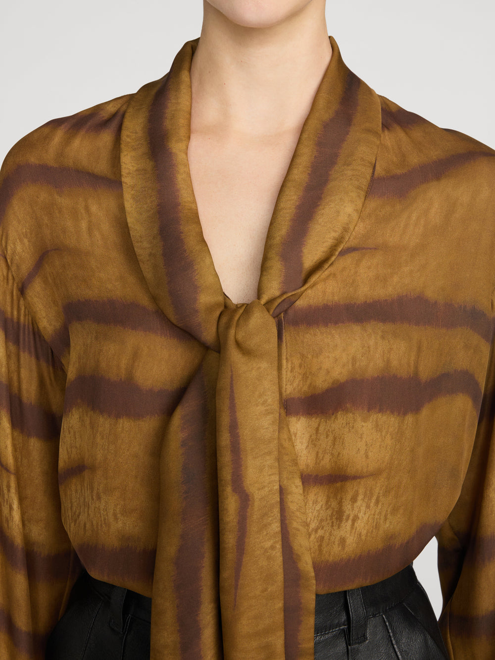 THE SILK OVERSIZED TIE SHIRT